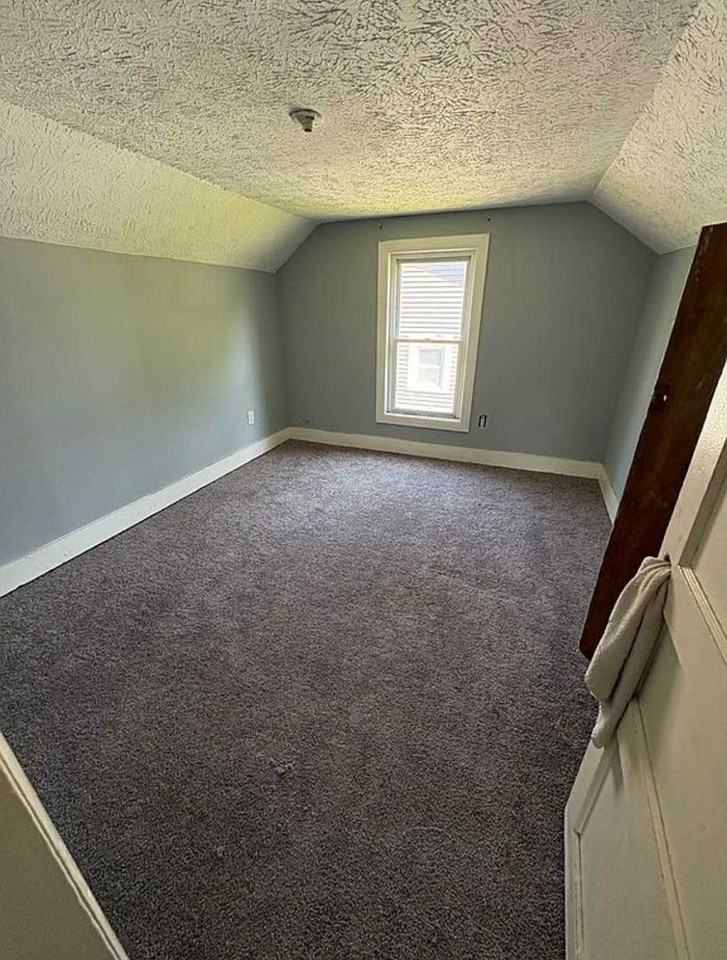 109 Lloyd St - Photo 5 of 7