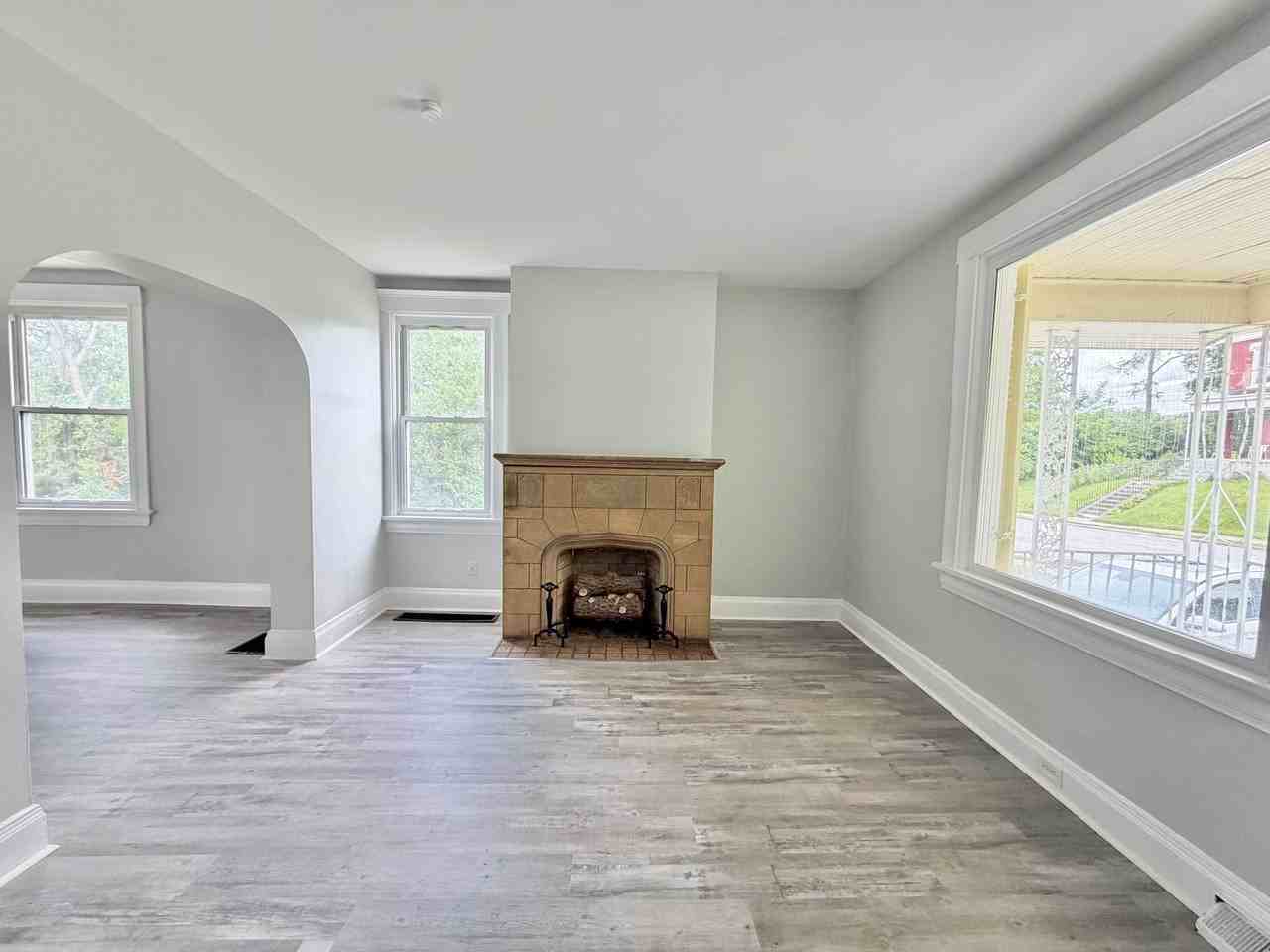 3139 Gaff Ave - Photo 3 of 12