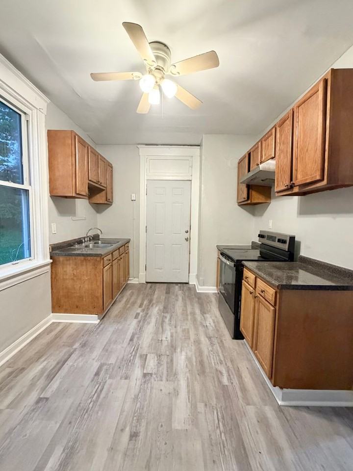 3139 Gaff Ave - Photo 5 of 12