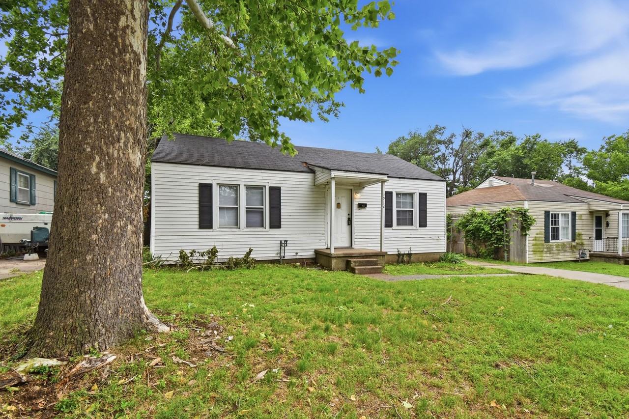 3912 E Admiral Ct - Photo 3 of 22