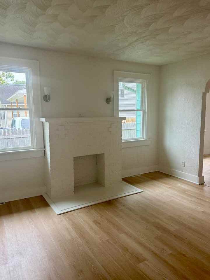 1915 Des Moines Ave - Photo 4 of 9