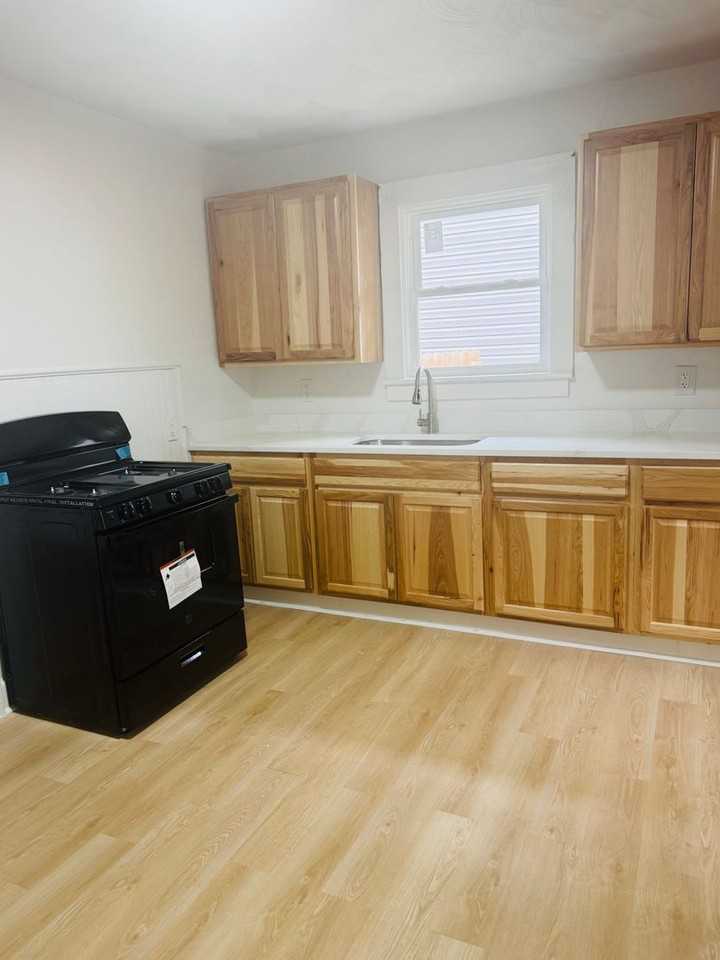 1915 Des Moines Ave - Photo 5 of 9