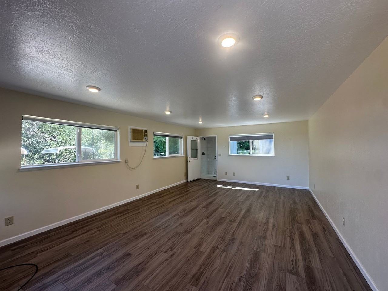 9407 Bostwick Rd - Photo 3 of 20