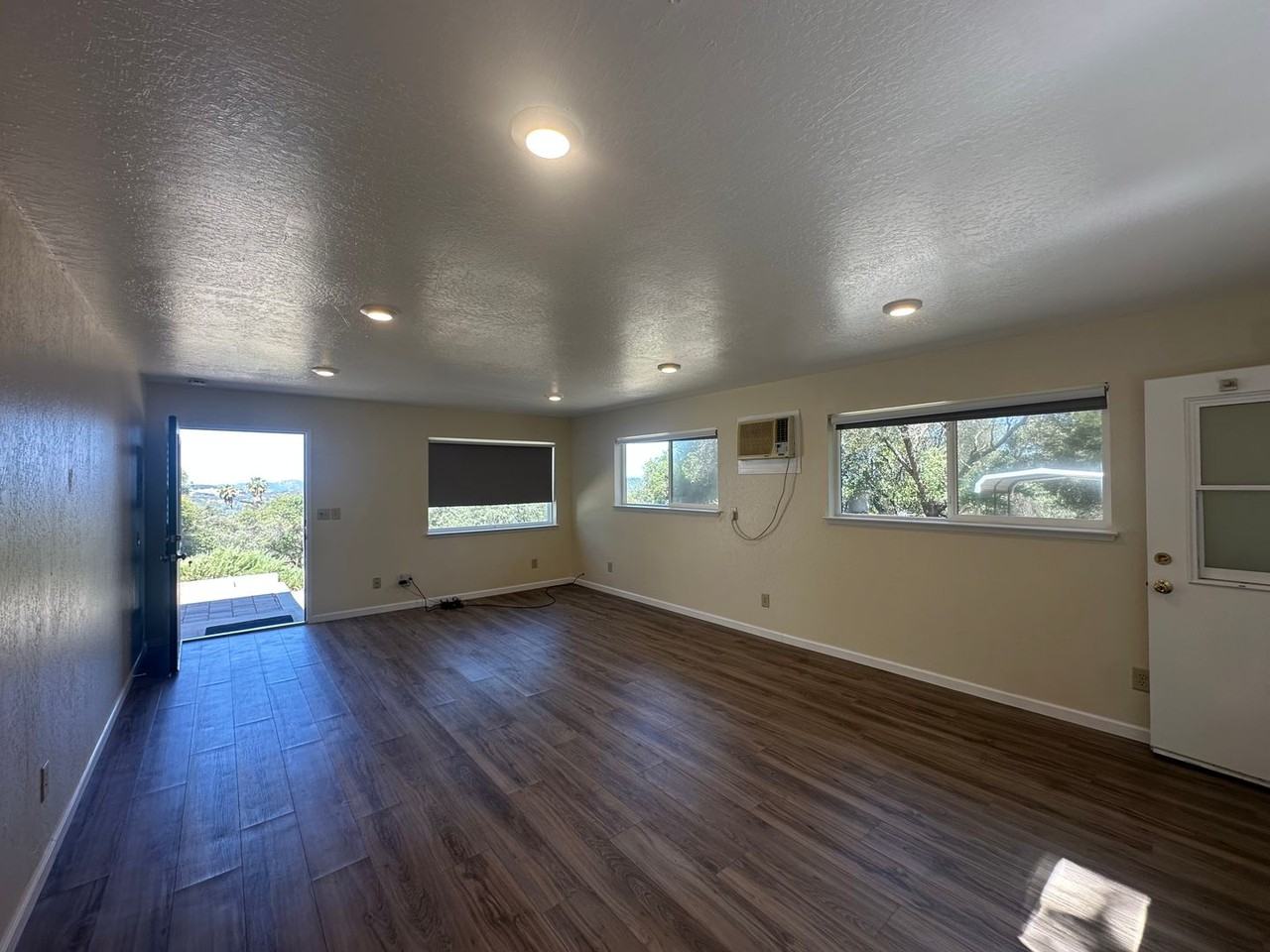 9407 Bostwick Rd - Photo 4 of 20