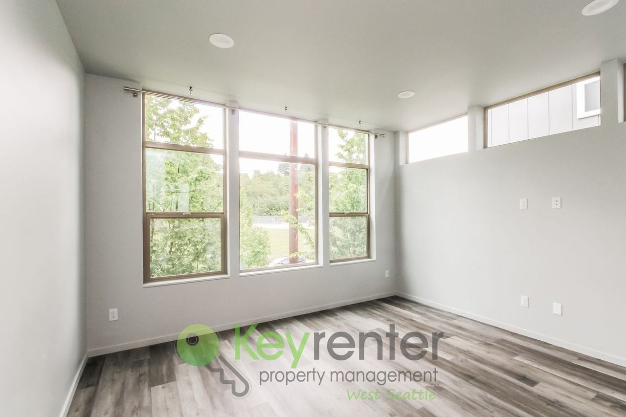 5259 Fauntleroy Way Sw - Photo 5 of 32