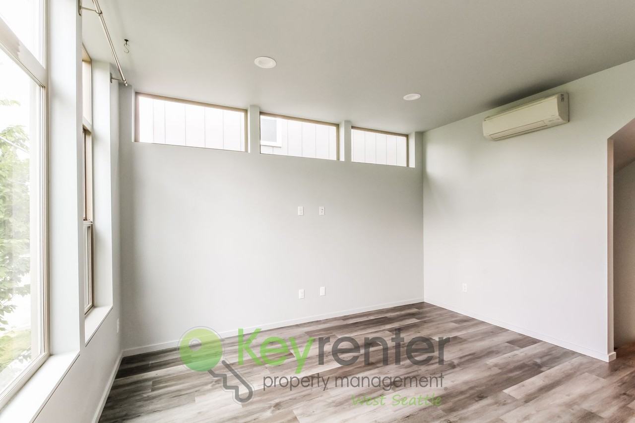 5259 Fauntleroy Way Sw - Photo 6 of 32