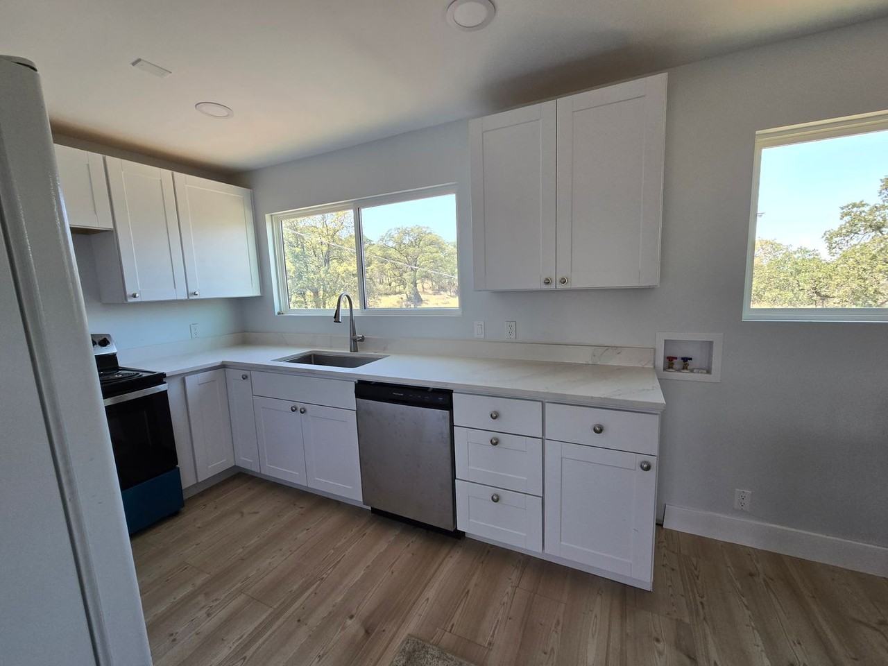 4711 Colleen Ct - Photo 6 of 33