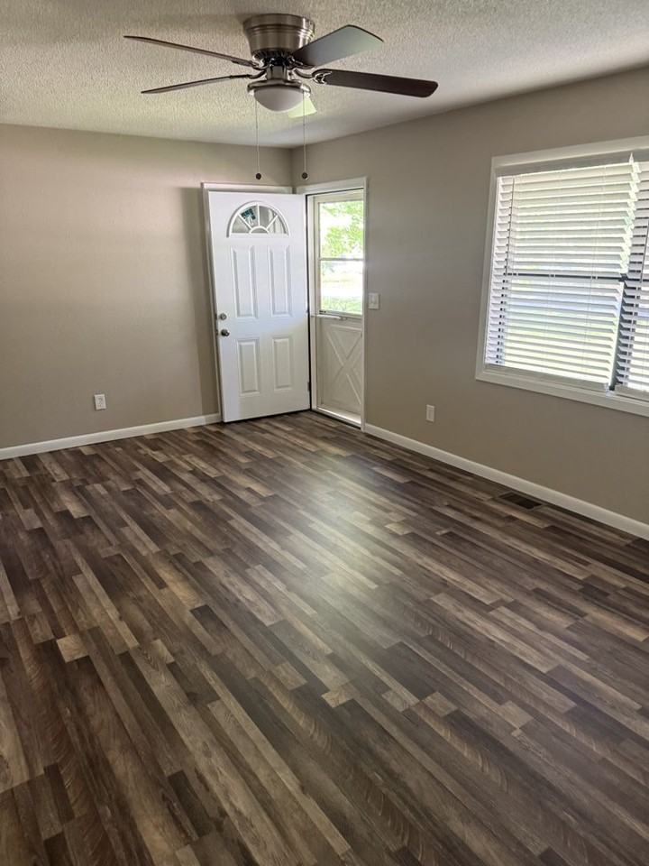 327 Curia Creek Ln - Photo 4 of 13