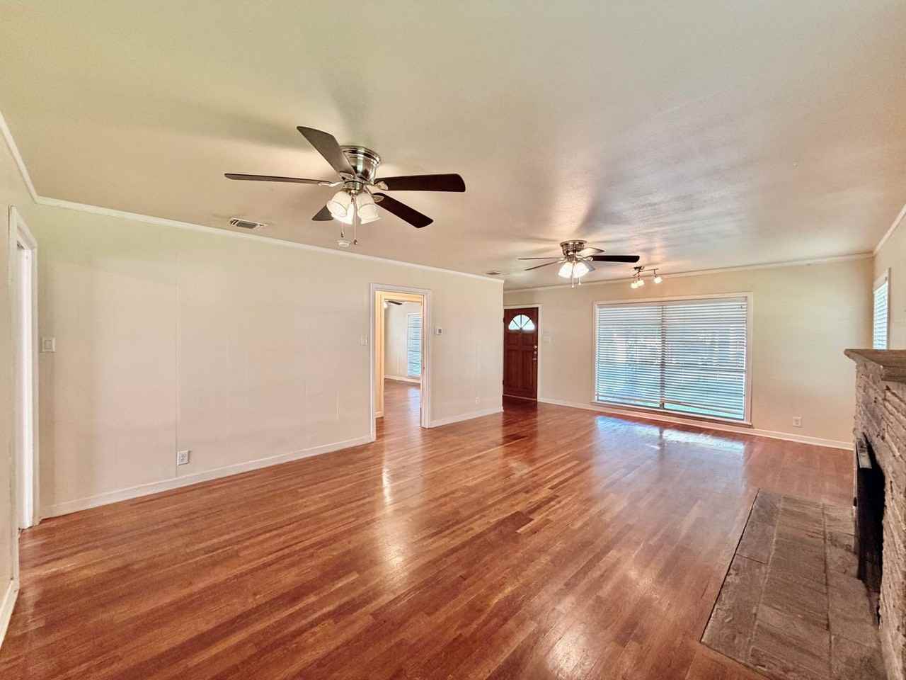 1224 Academy St - Photo 4 of 19