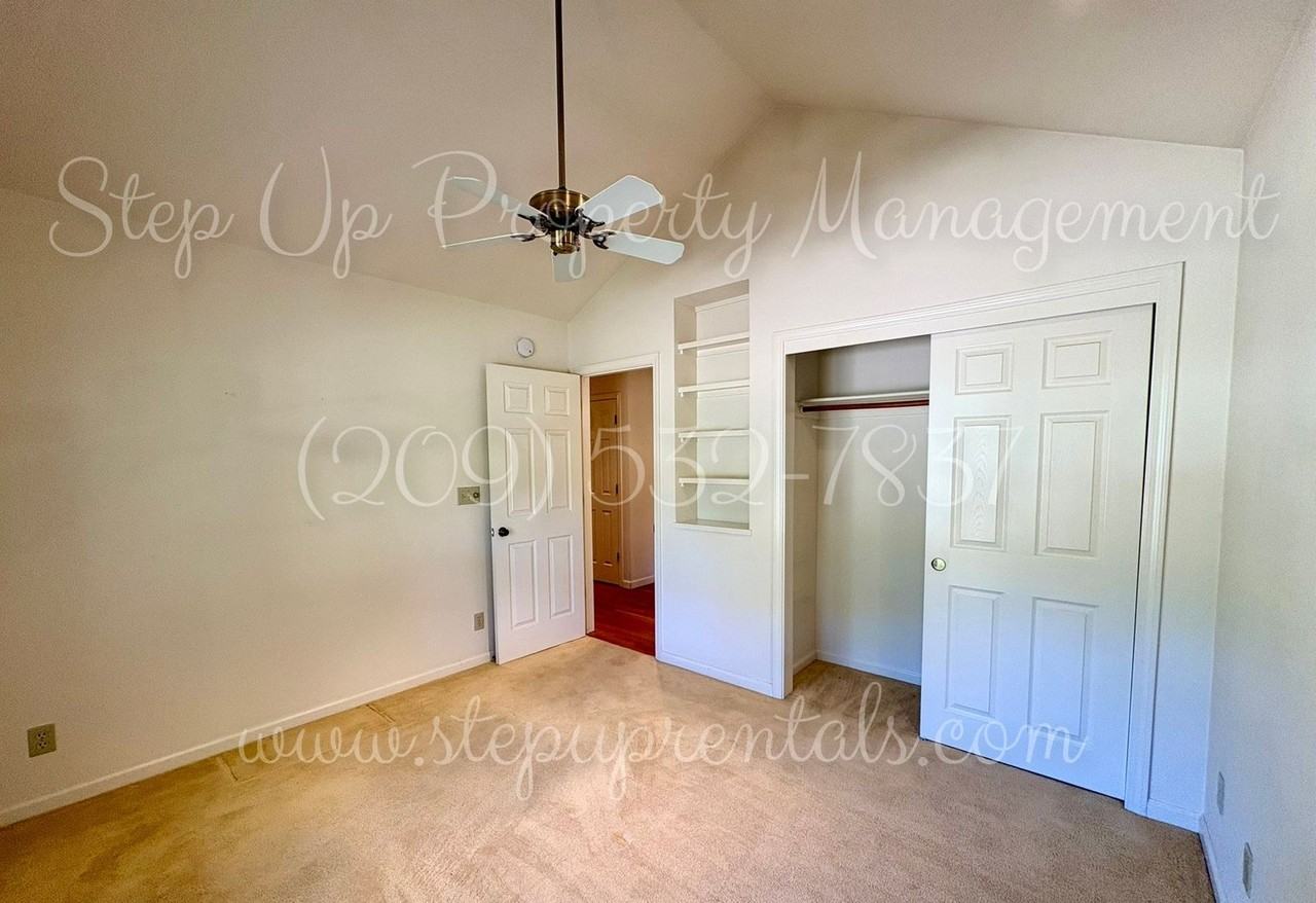 15989 Tomahawk Ct - Photo 4 of 35