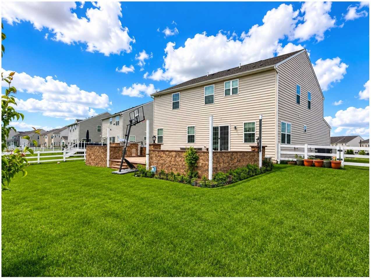805 Llanelli Dr - Photo 4 of 47