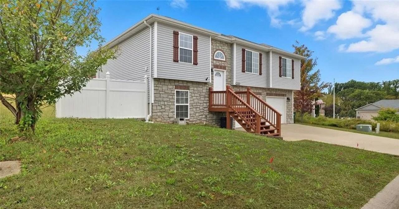 16185 Hershey Rd - Photo 2 of 24