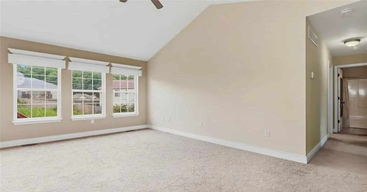 16185 Hershey Rd - Photo 4 of 24