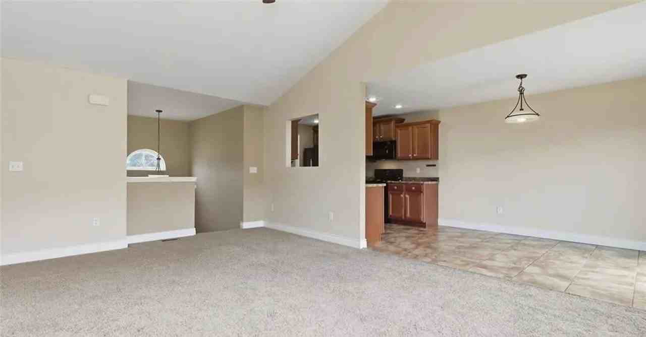 16185 Hershey Rd - Photo 6 of 24