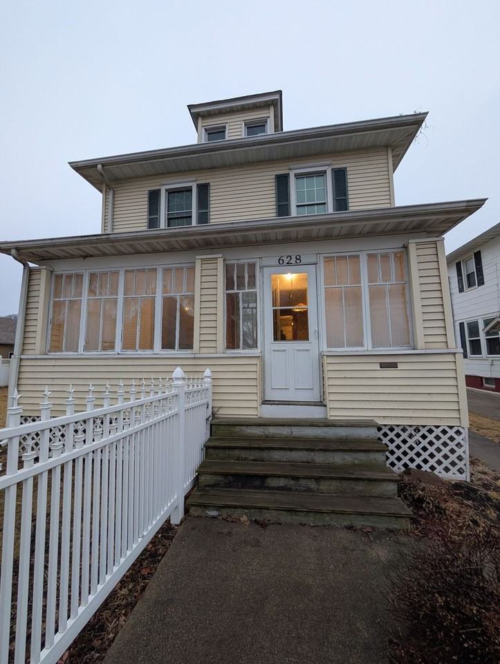 628 16th Ave - Photo 2 of 6