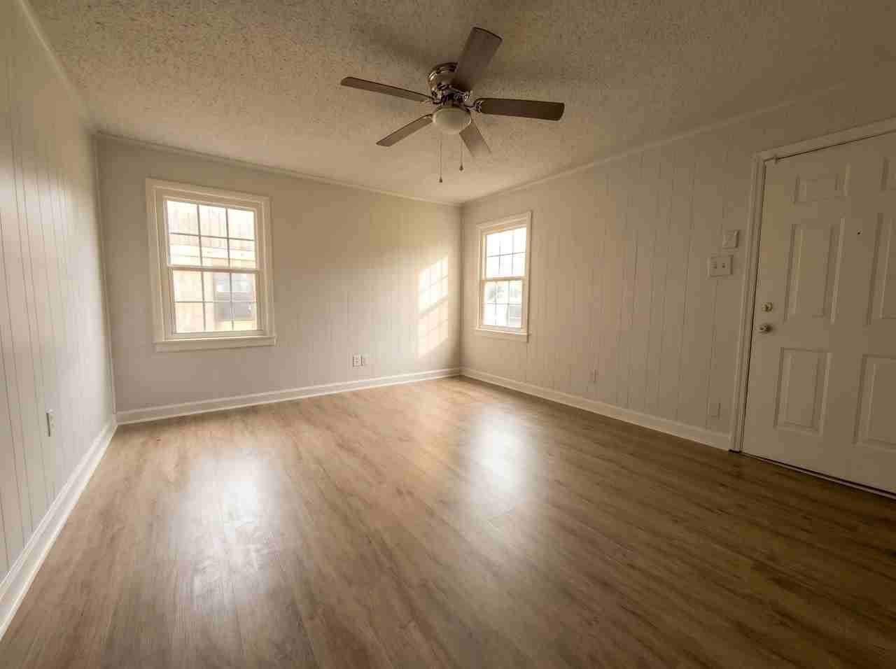 518 Burlington Cir - Photo 3 of 7