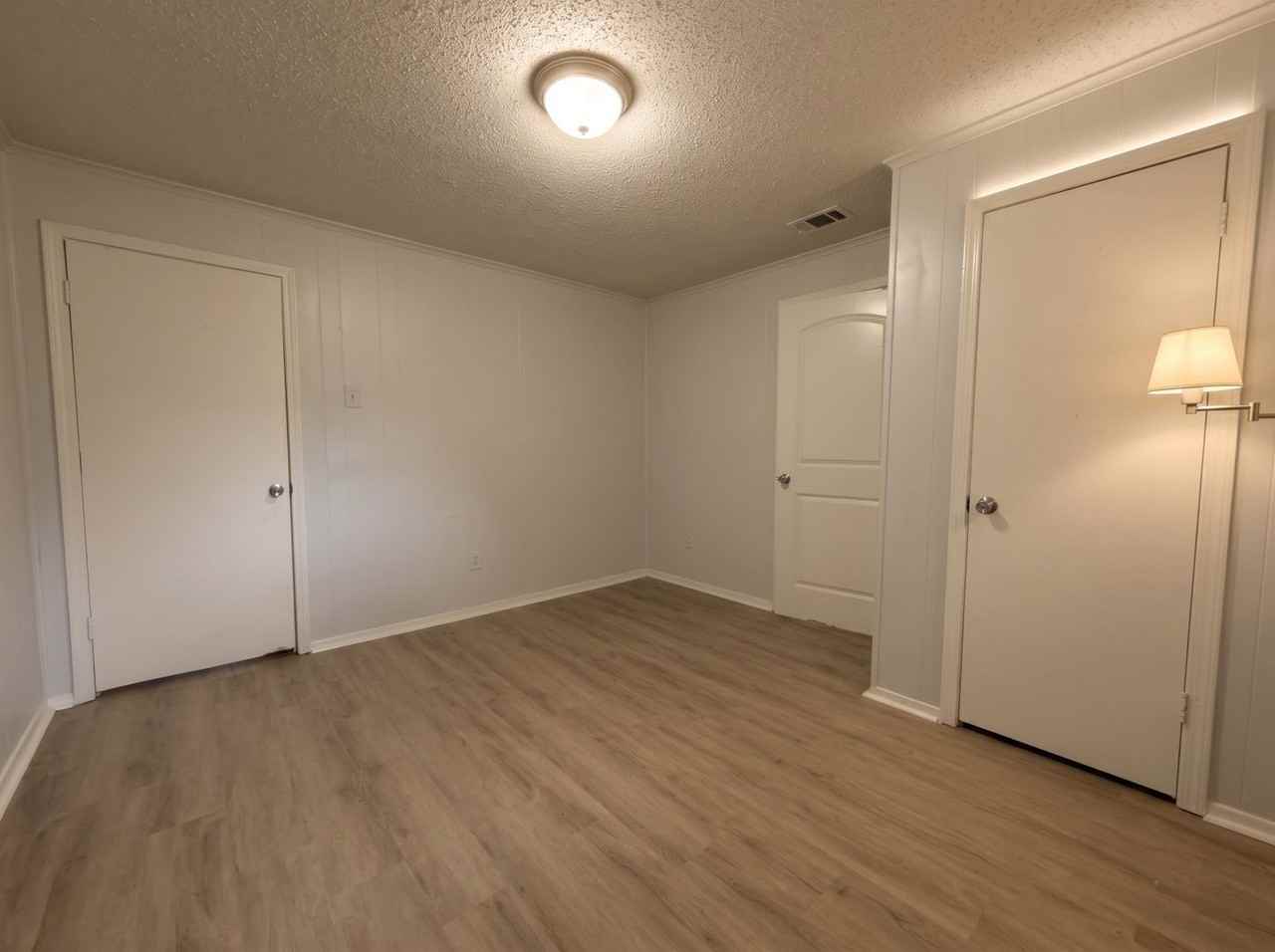 518 Burlington Cir - Photo 4 of 7