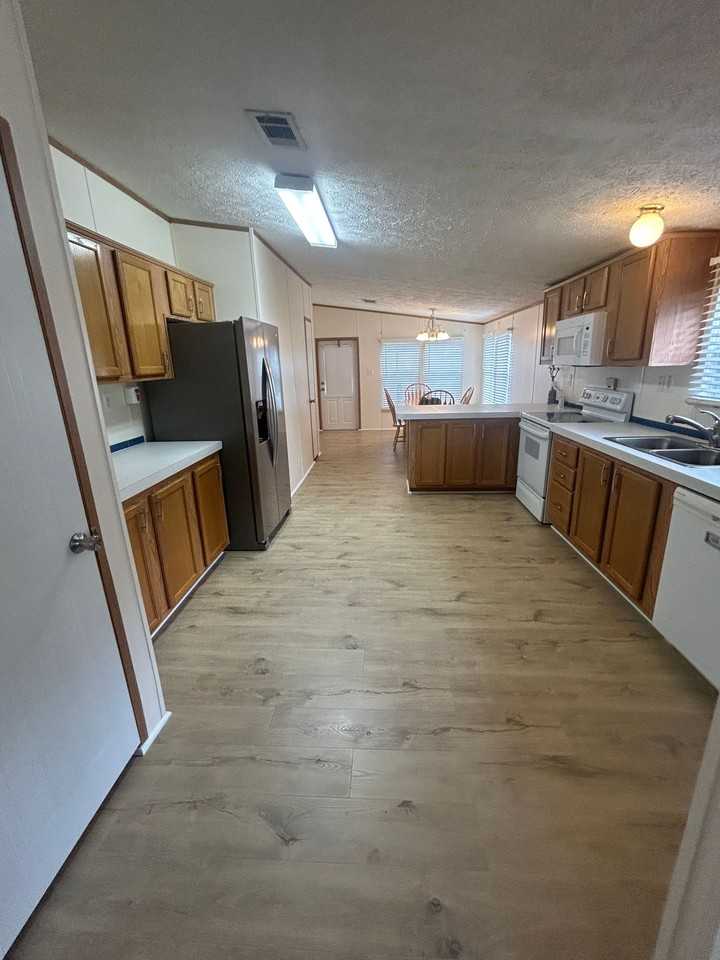2087 Geer Hwy - Photo 3 of 39
