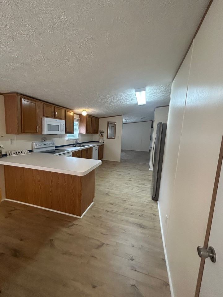 2087 Geer Hwy - Photo 5 of 39