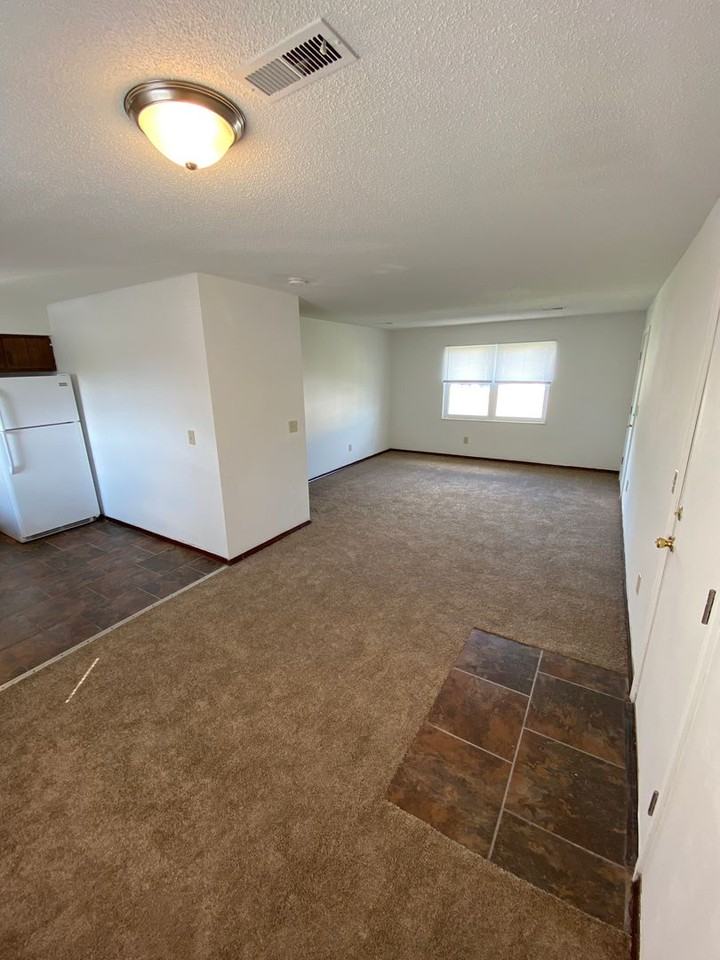 121 E Rodney Dr - Photo 4 of 8