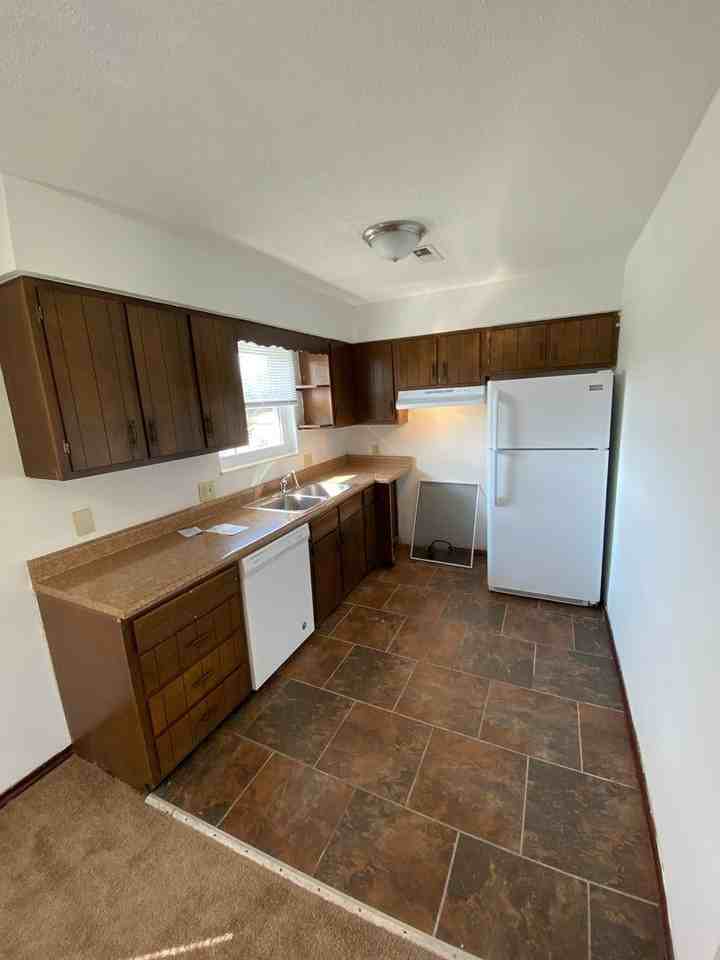 121 E Rodney Dr - Photo 5 of 8