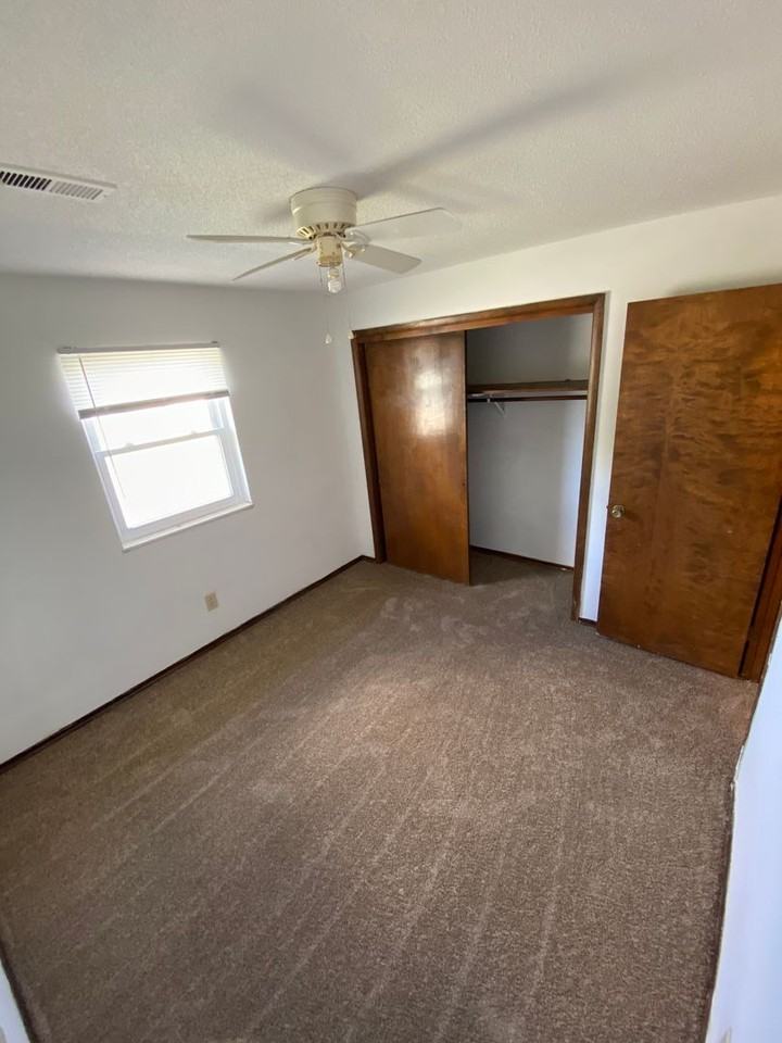 121 E Rodney Dr - Photo 6 of 8