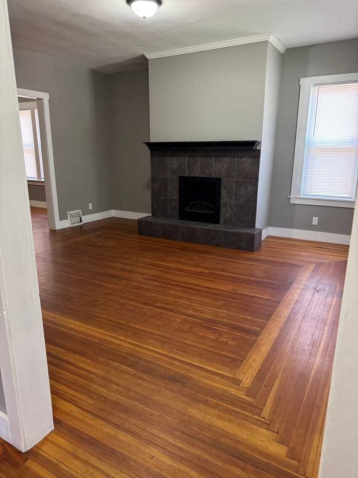 405 S Ellis St - Photo 2 of 9