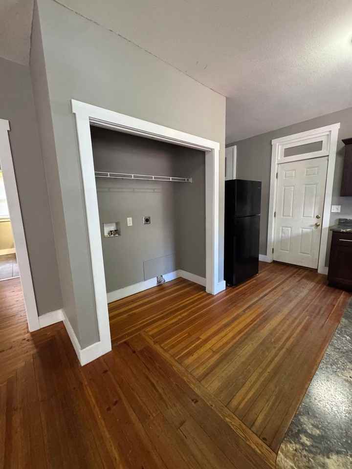 405 S Ellis St - Photo 3 of 9