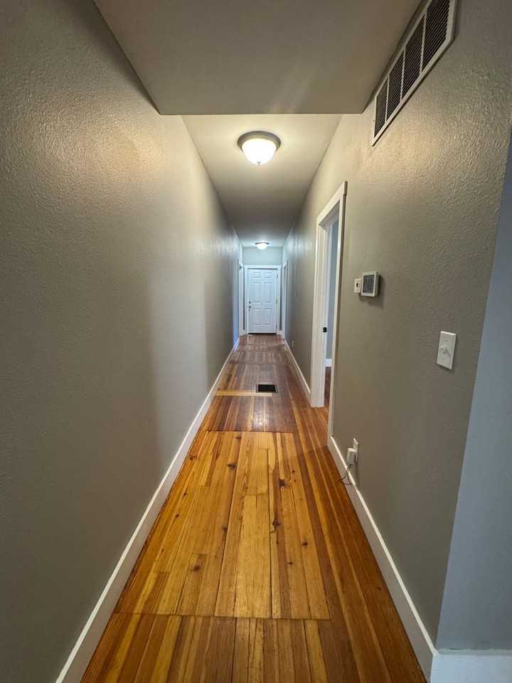 405 S Ellis St - Photo 5 of 9