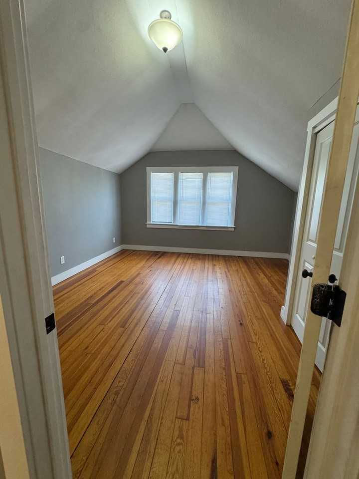 405 S Ellis St - Photo 7 of 9