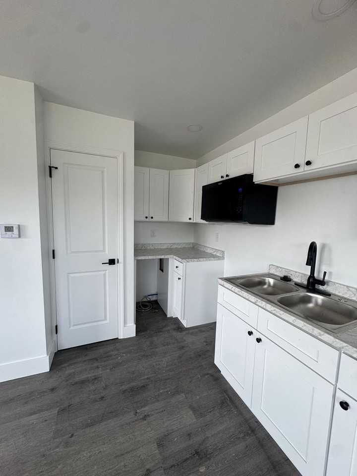 315 315 S Middle - 102 #102 - Photo 7 of 11