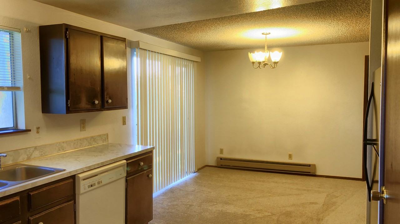 927 Nw Frigate St - Photo 3 of 17