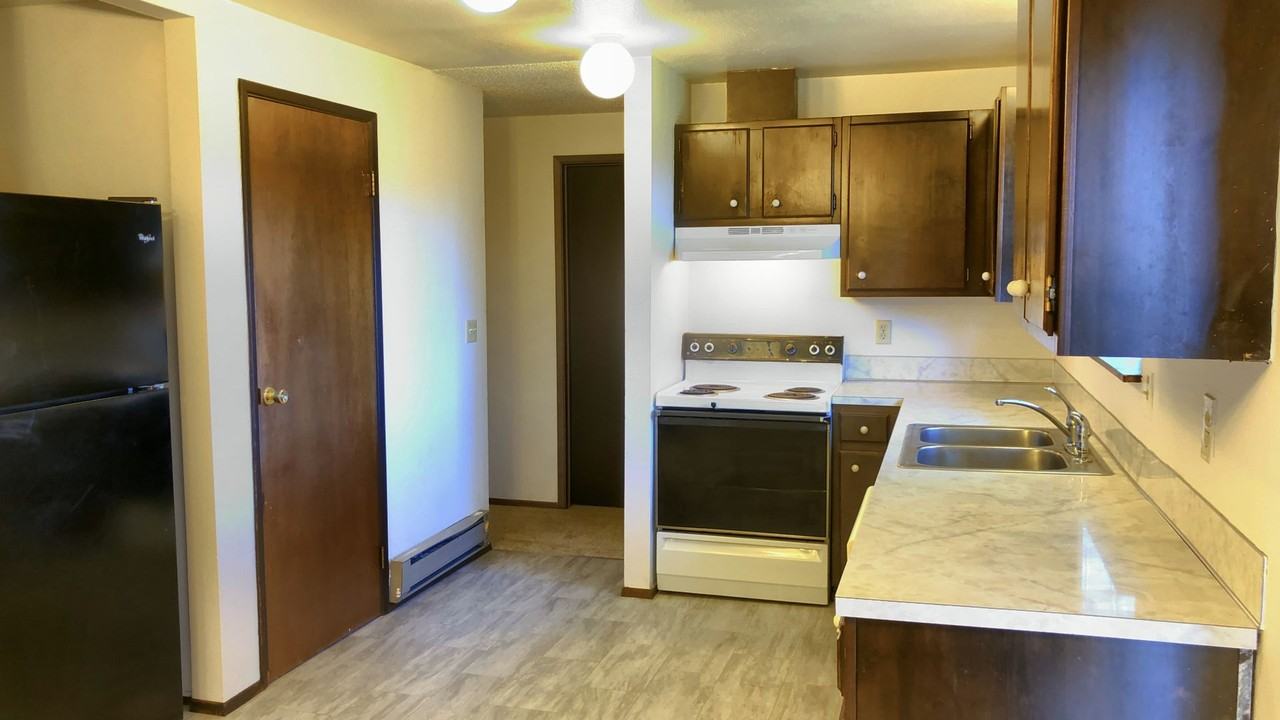 927 Nw Frigate St - Photo 4 of 17