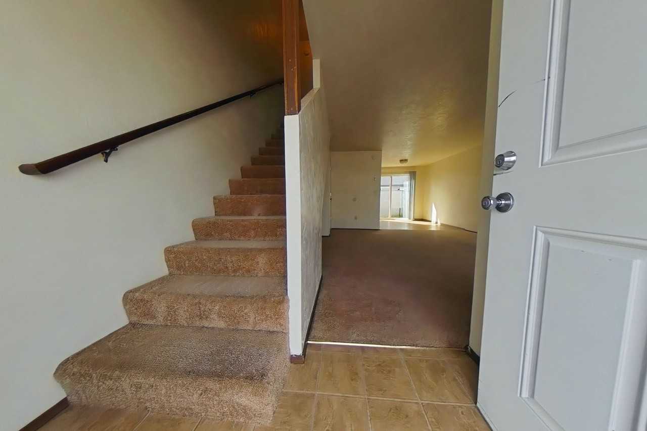 2563 Sw Pickford St #B - Photo 2 of 11