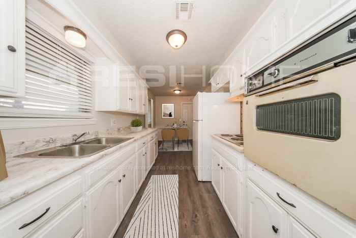 1832 Gale - Photo 4 of 17