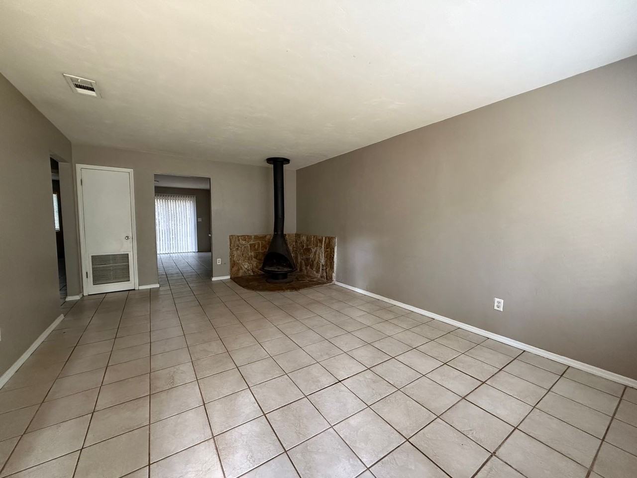 4223 Brewster Rd - Photo 2 of 8