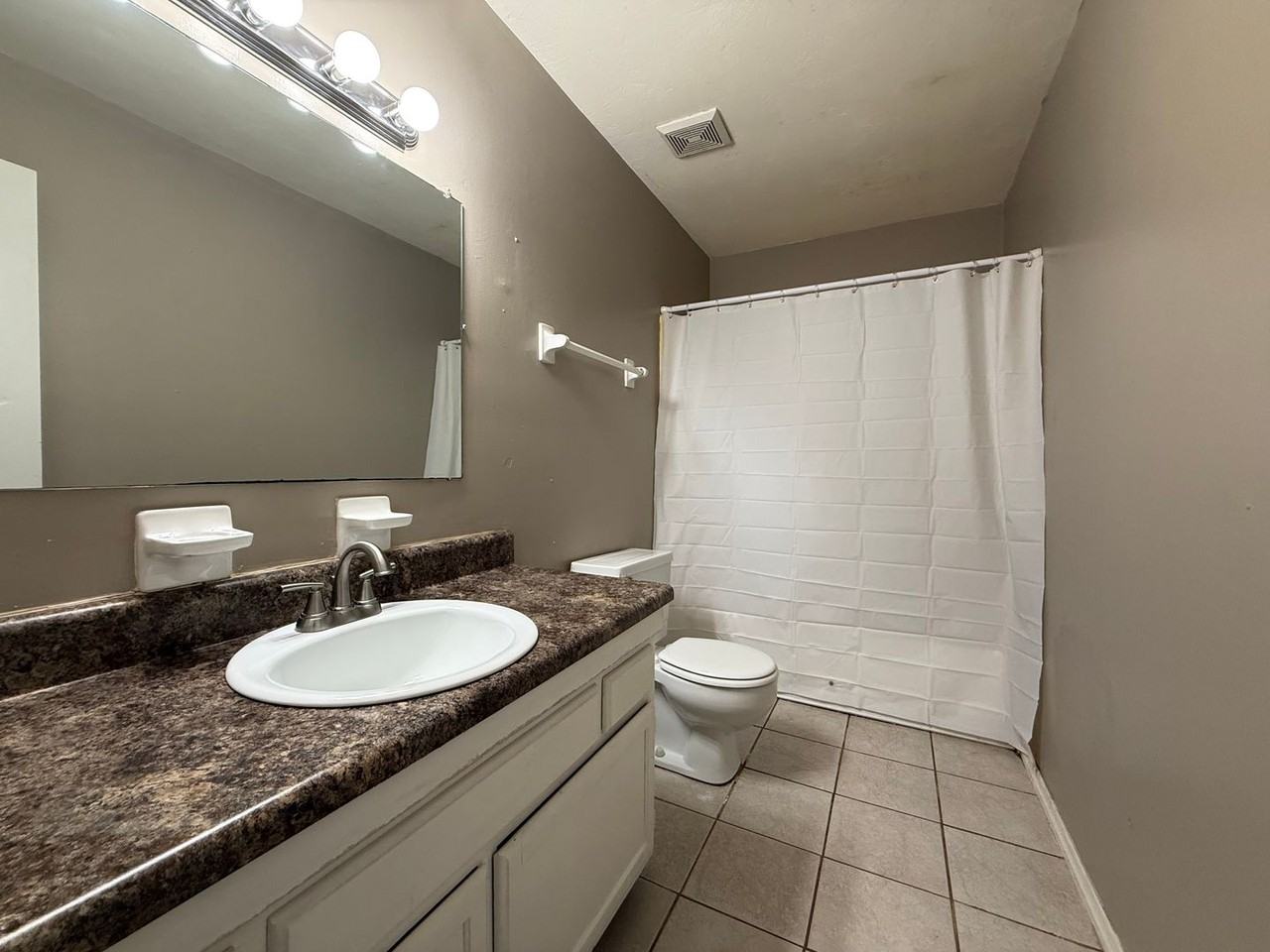 4223 Brewster Rd - Photo 3 of 8