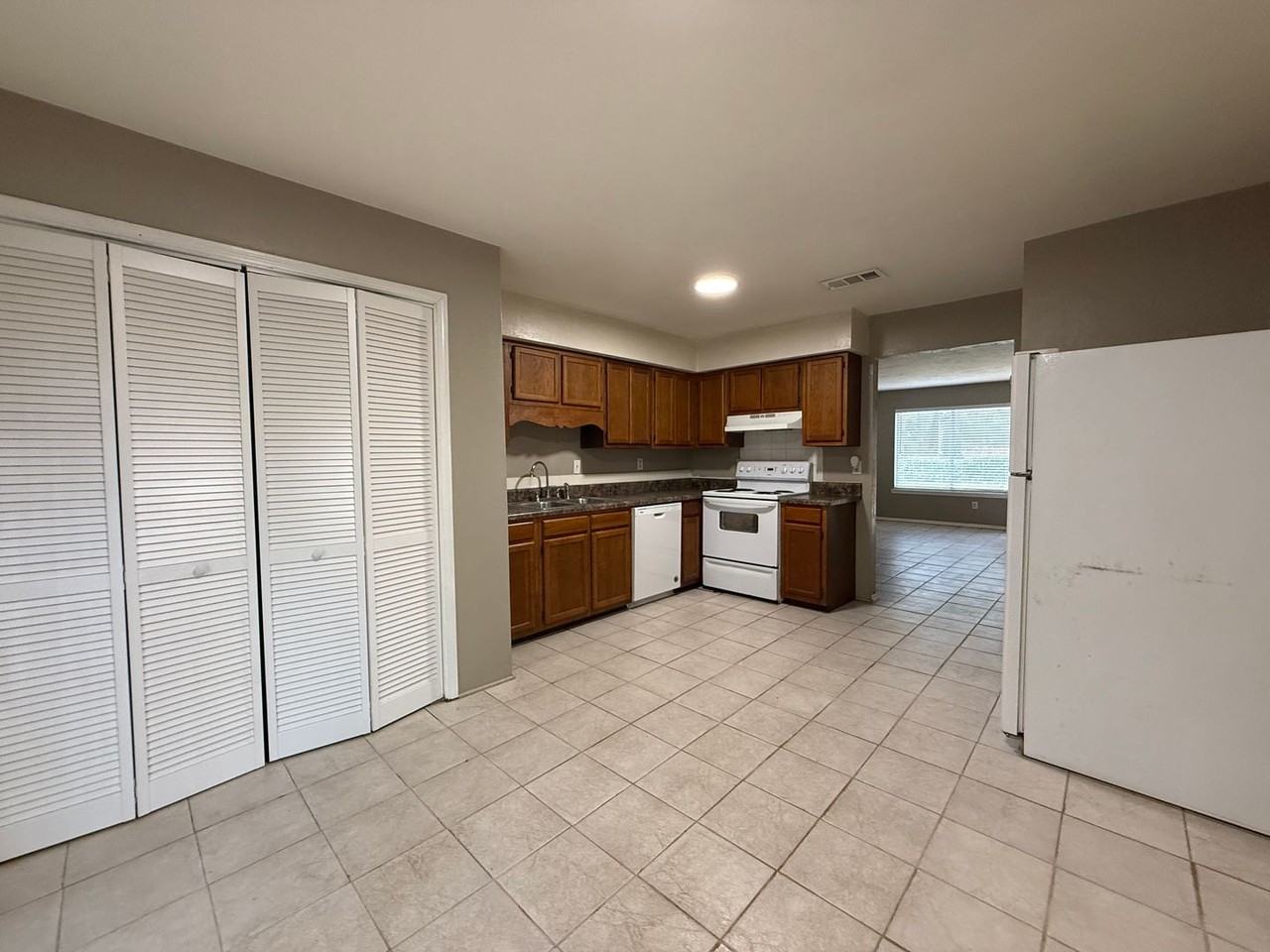 4223 Brewster Rd - Photo 4 of 8