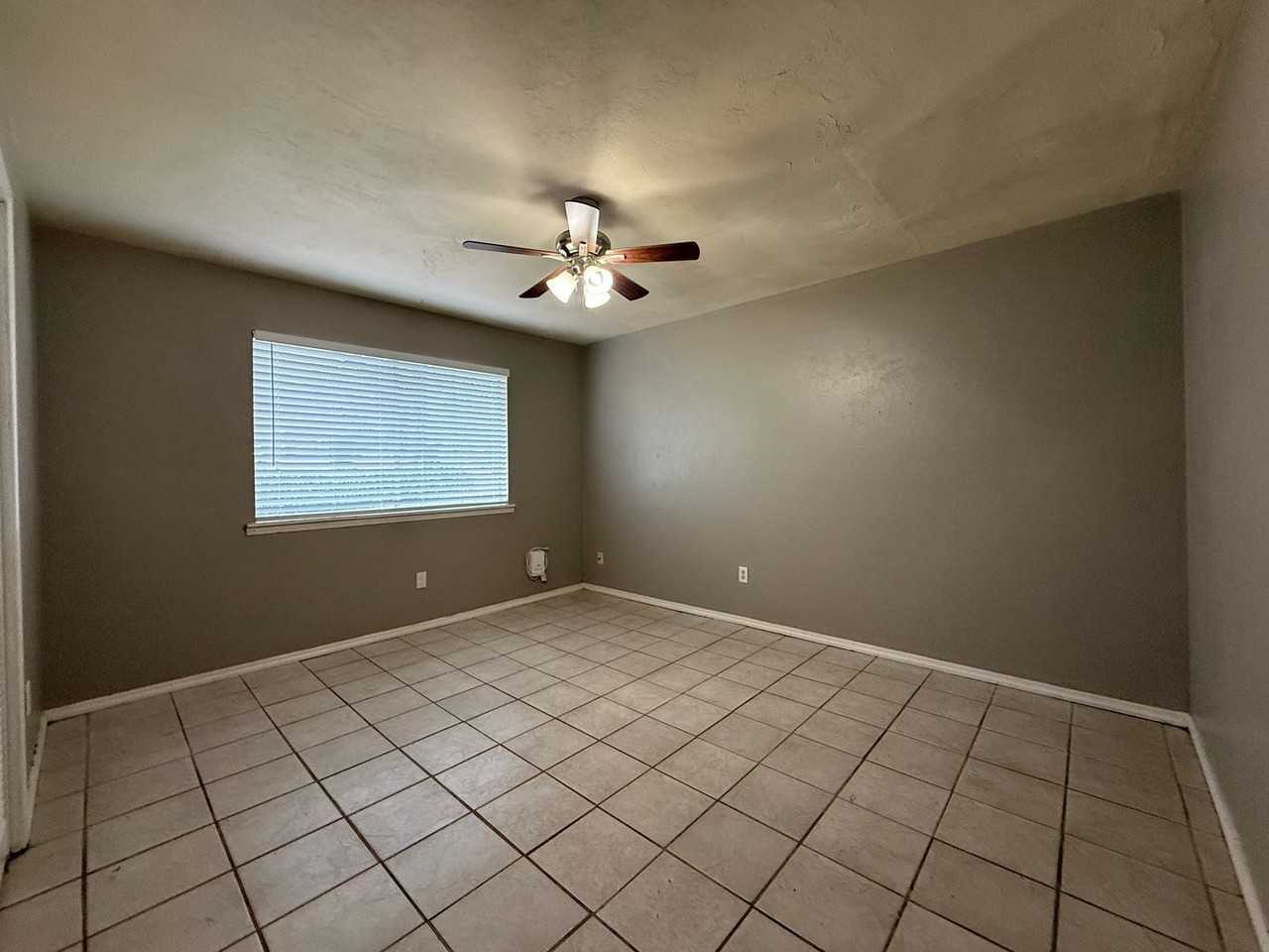 4223 Brewster Rd - Photo 5 of 8