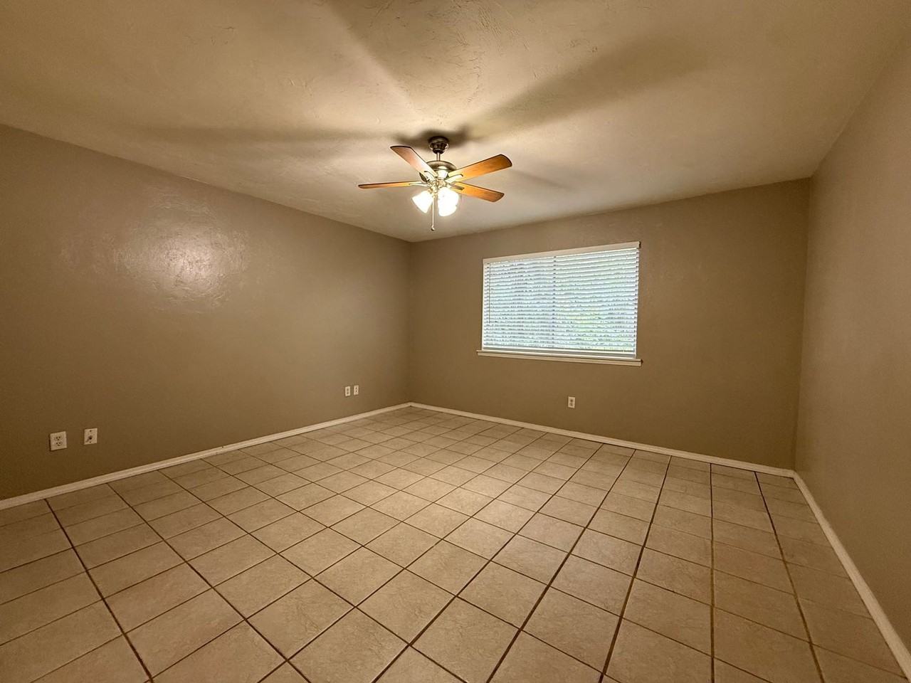 4223 Brewster Rd - Photo 6 of 8