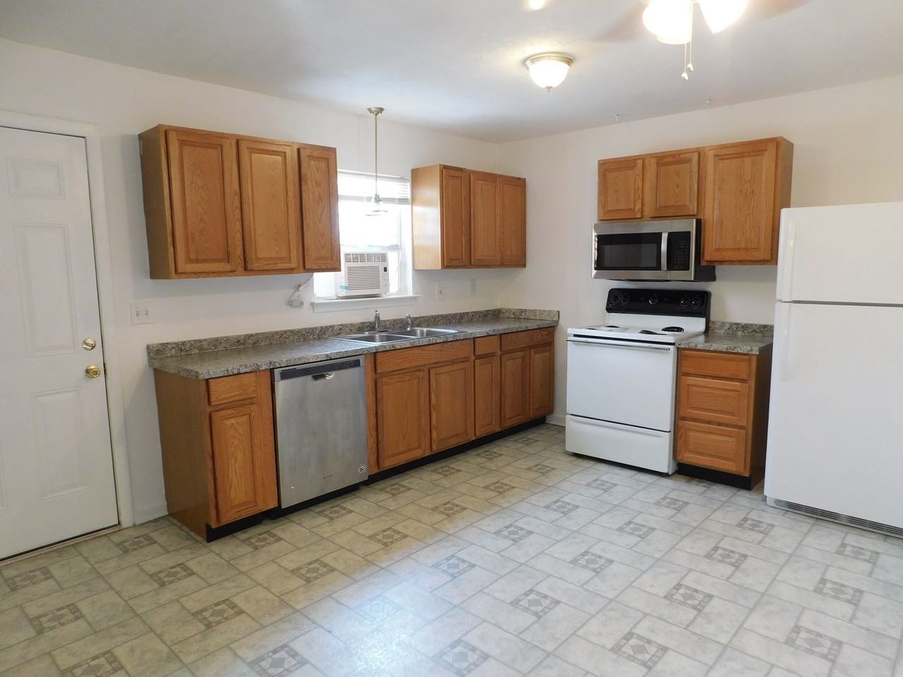 230 Waterford Ln - Photo 6 of 17