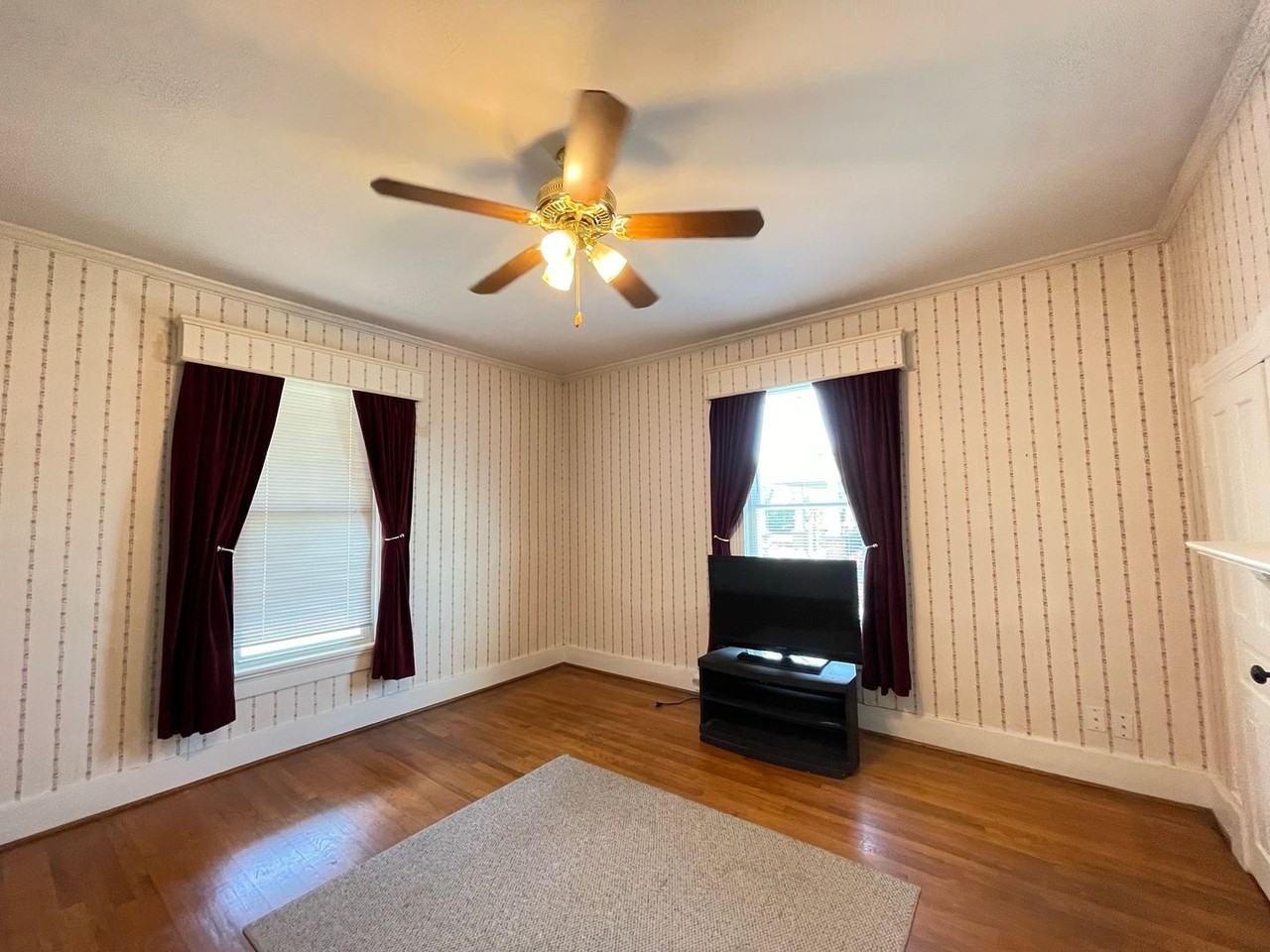 201 S Hicks St - Photo 2 of 28