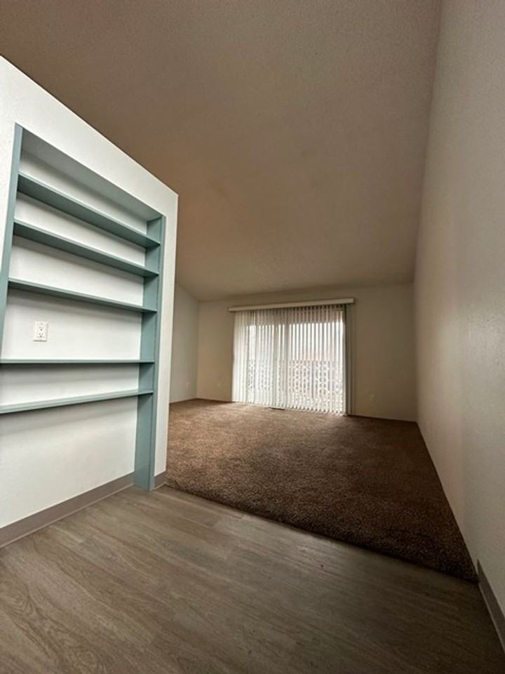 762 W Oregon Ave - Photo 3 of 13