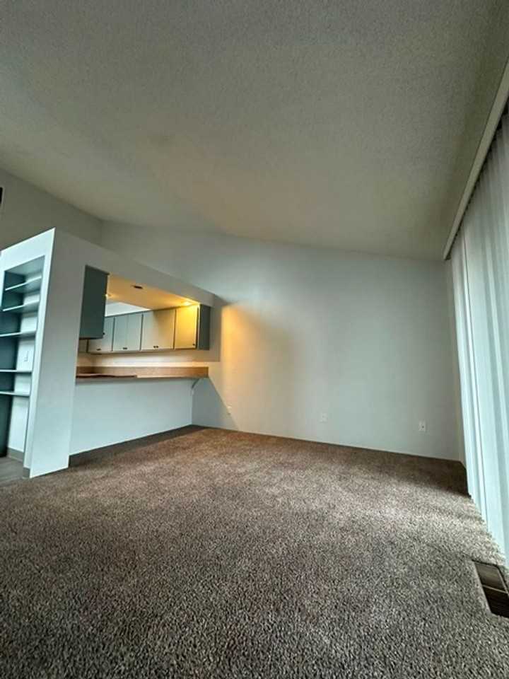 762 W Oregon Ave - Photo 4 of 13
