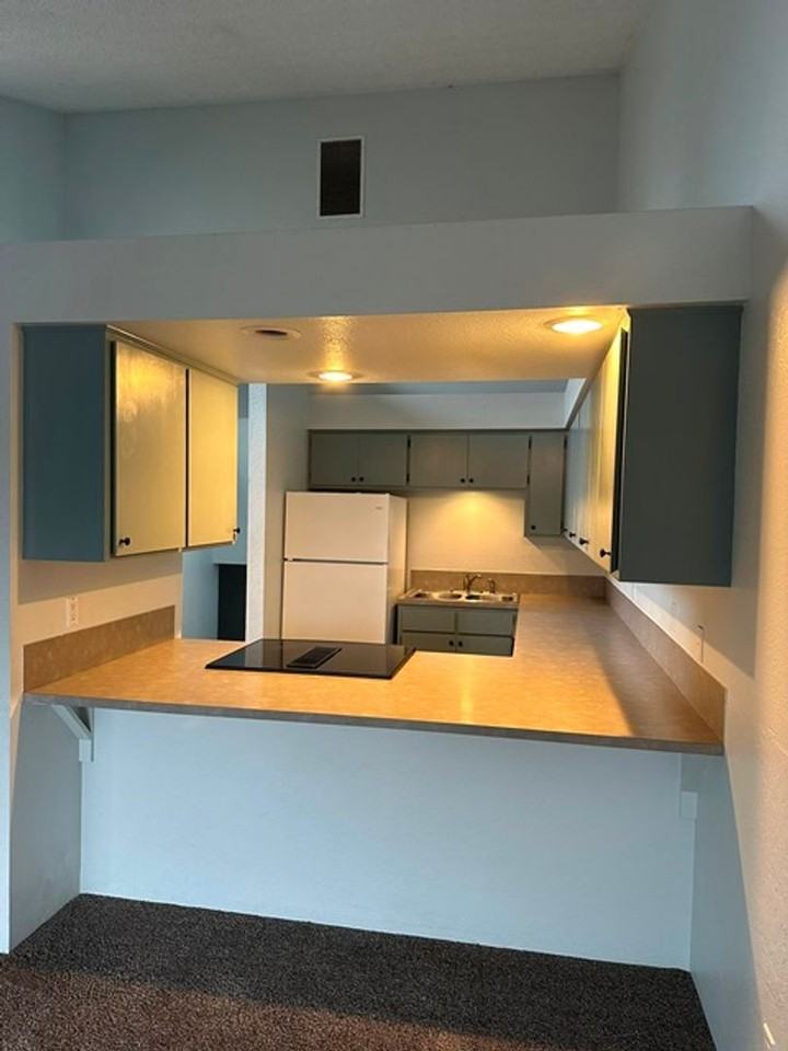 762 W Oregon Ave - Photo 5 of 13