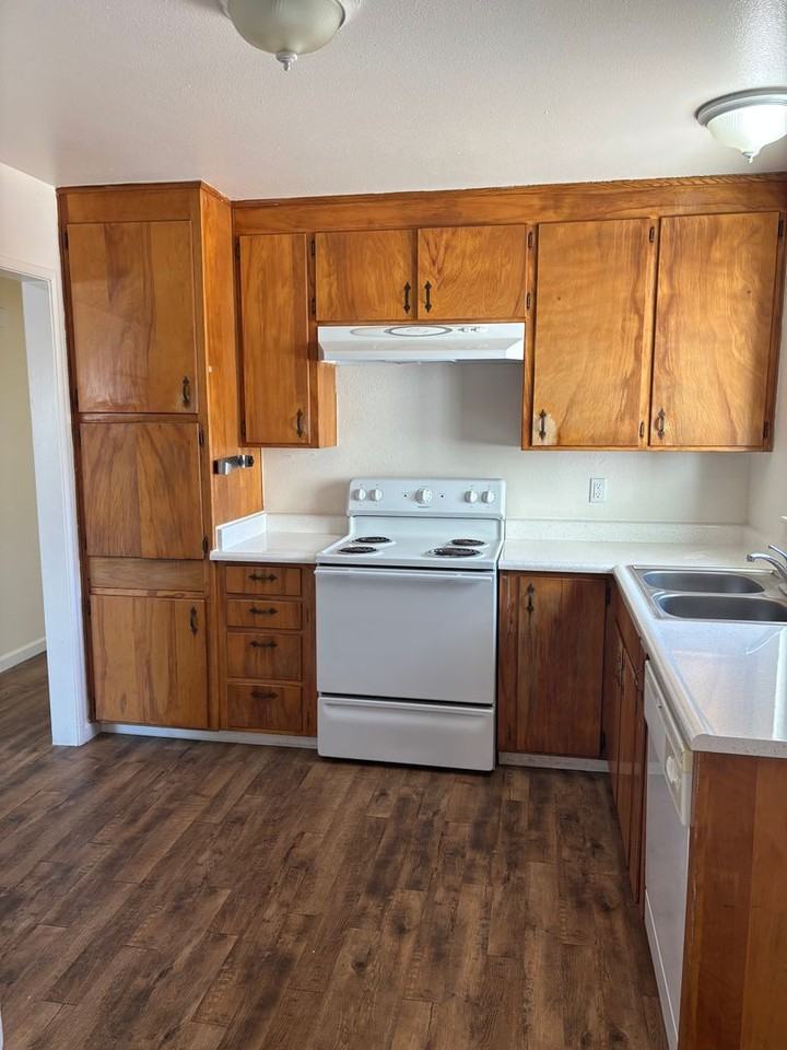1743 Hall St - Photo 3 of 13