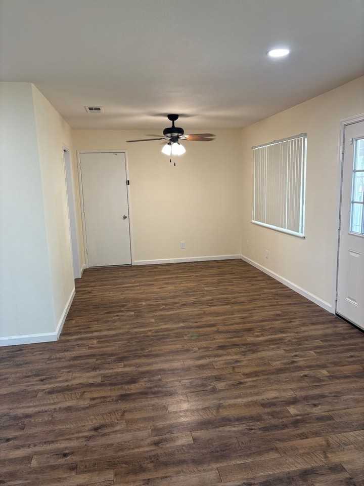 1743 Hall St - Photo 4 of 13