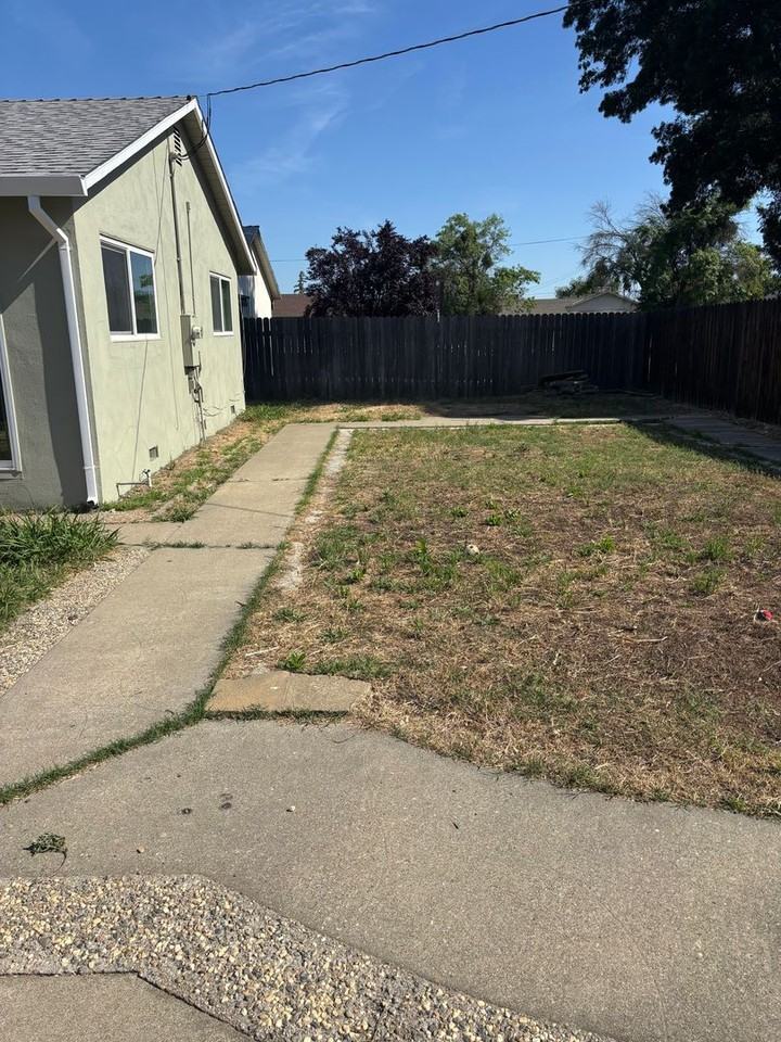 1743 Hall St - Photo 5 of 13