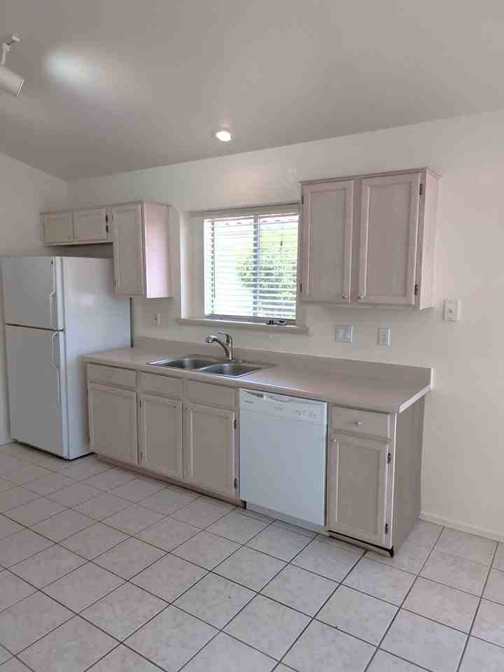 2450 S Apache Dr - Photo 5 of 6