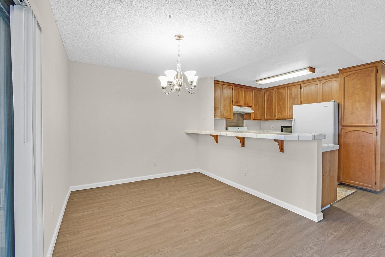 1404 Birchwood Ct - Photo 7 of 24
